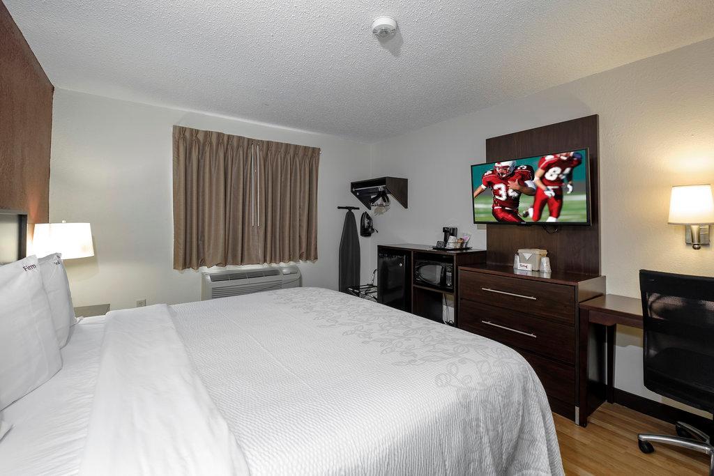 Red Roof Inn Plus+ & Suites Malone Extérieur photo