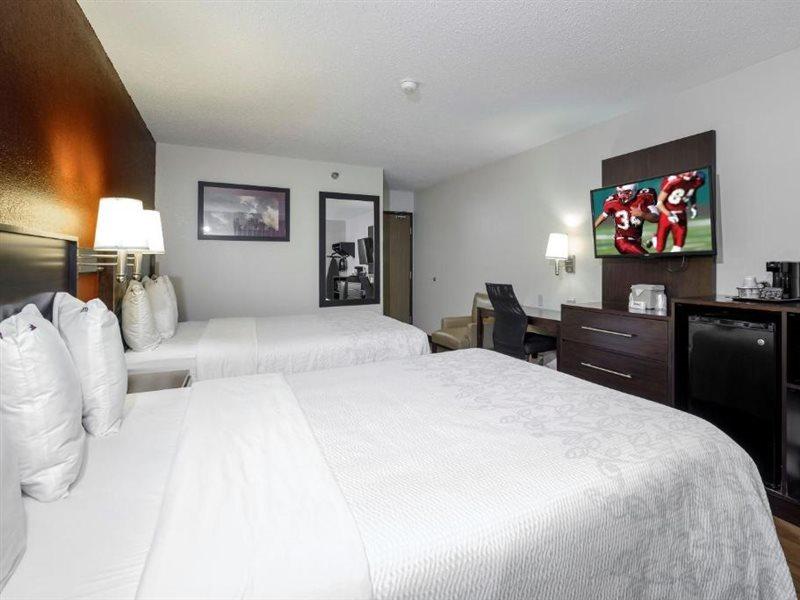 Red Roof Inn Plus+ & Suites Malone Extérieur photo