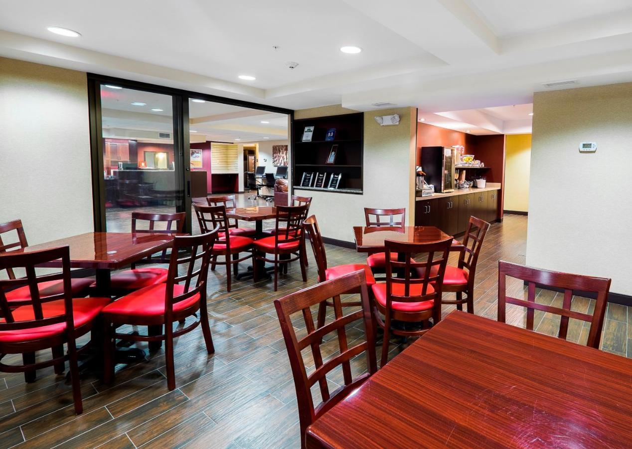 Red Roof Inn Plus+ & Suites Malone Extérieur photo