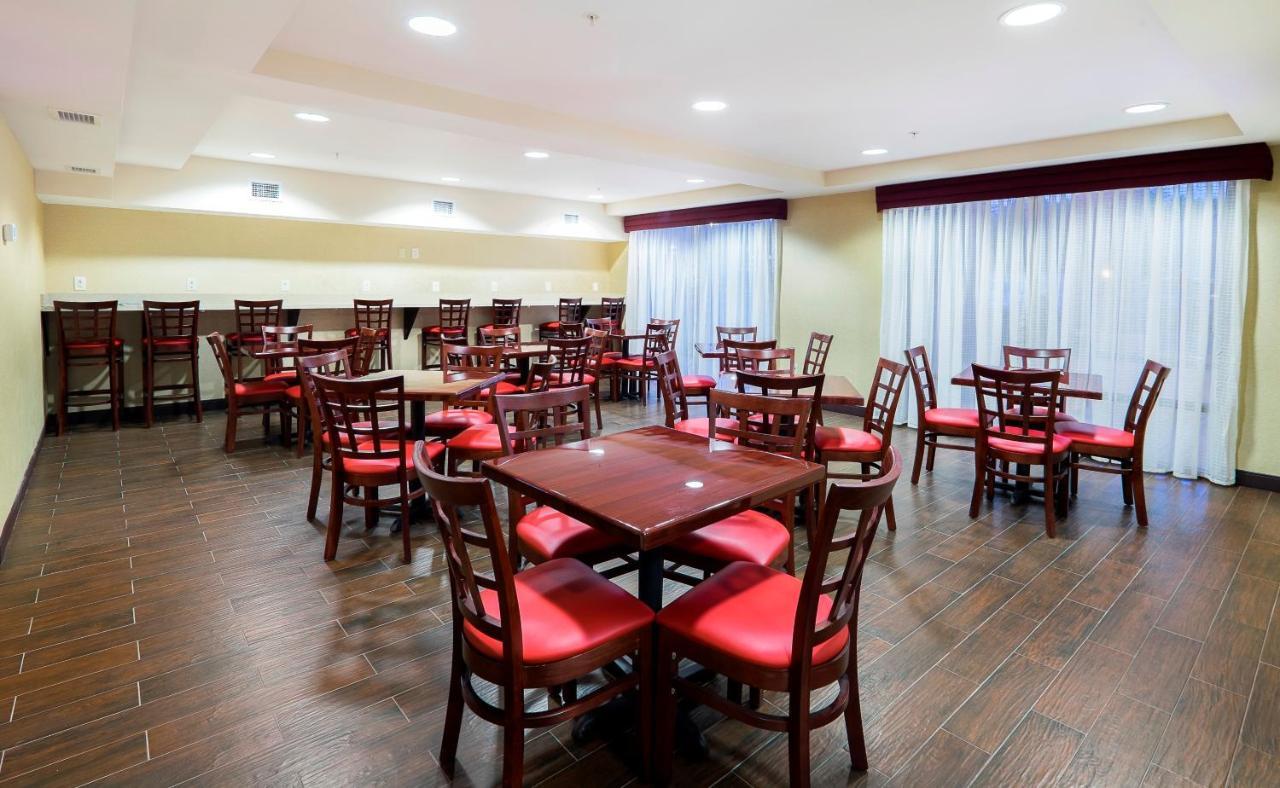 Red Roof Inn Plus+ & Suites Malone Extérieur photo