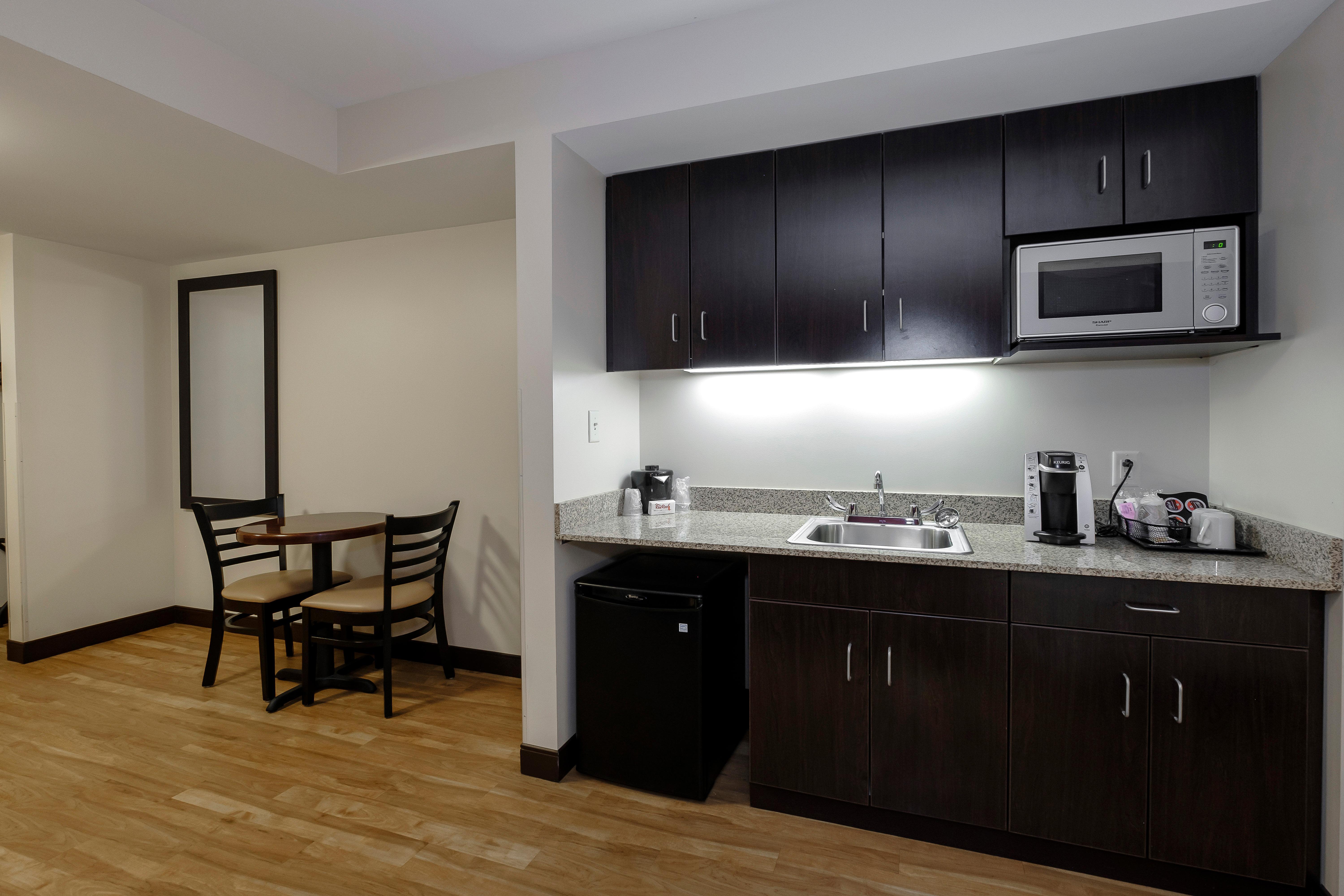 Red Roof Inn Plus+ & Suites Malone Extérieur photo