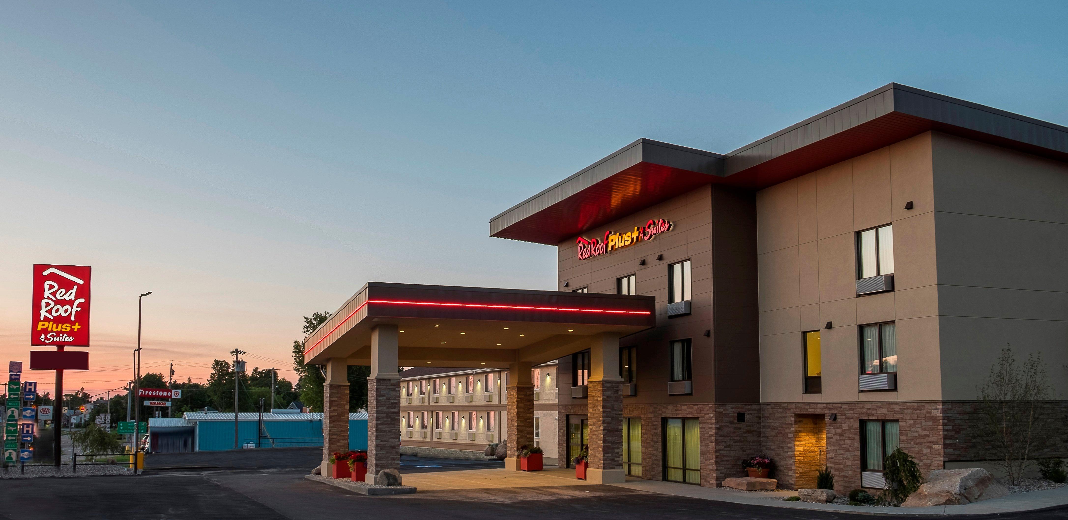 Red Roof Inn Plus+ & Suites Malone Extérieur photo