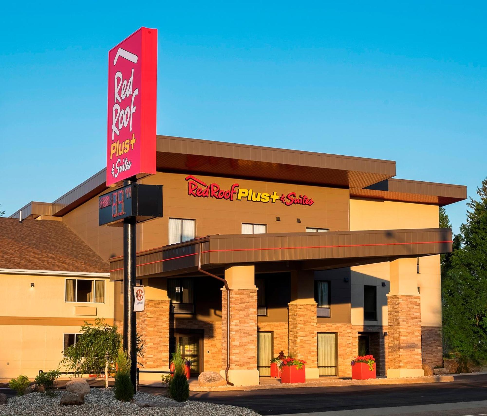 Red Roof Inn Plus+ & Suites Malone Extérieur photo