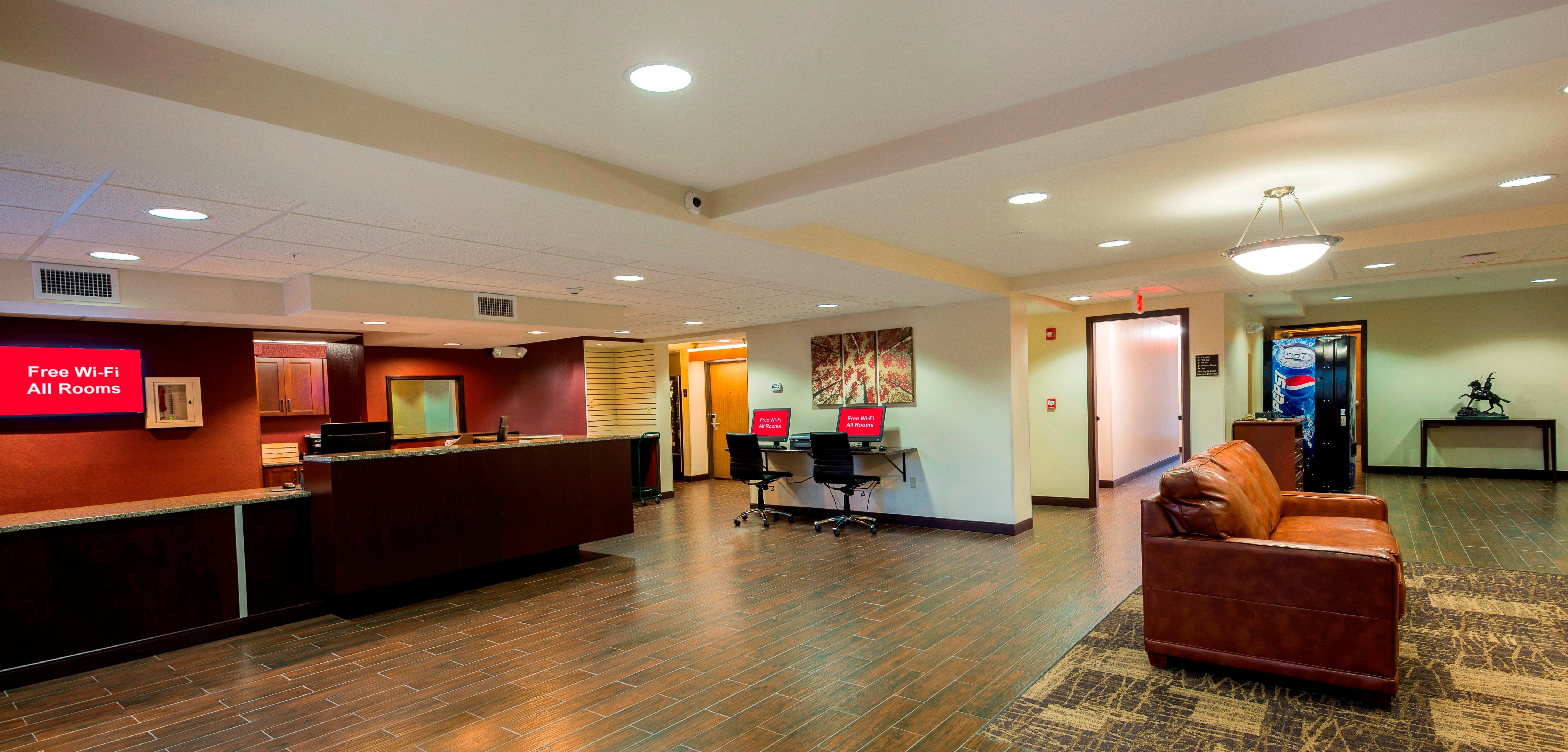 Red Roof Inn Plus+ & Suites Malone Extérieur photo