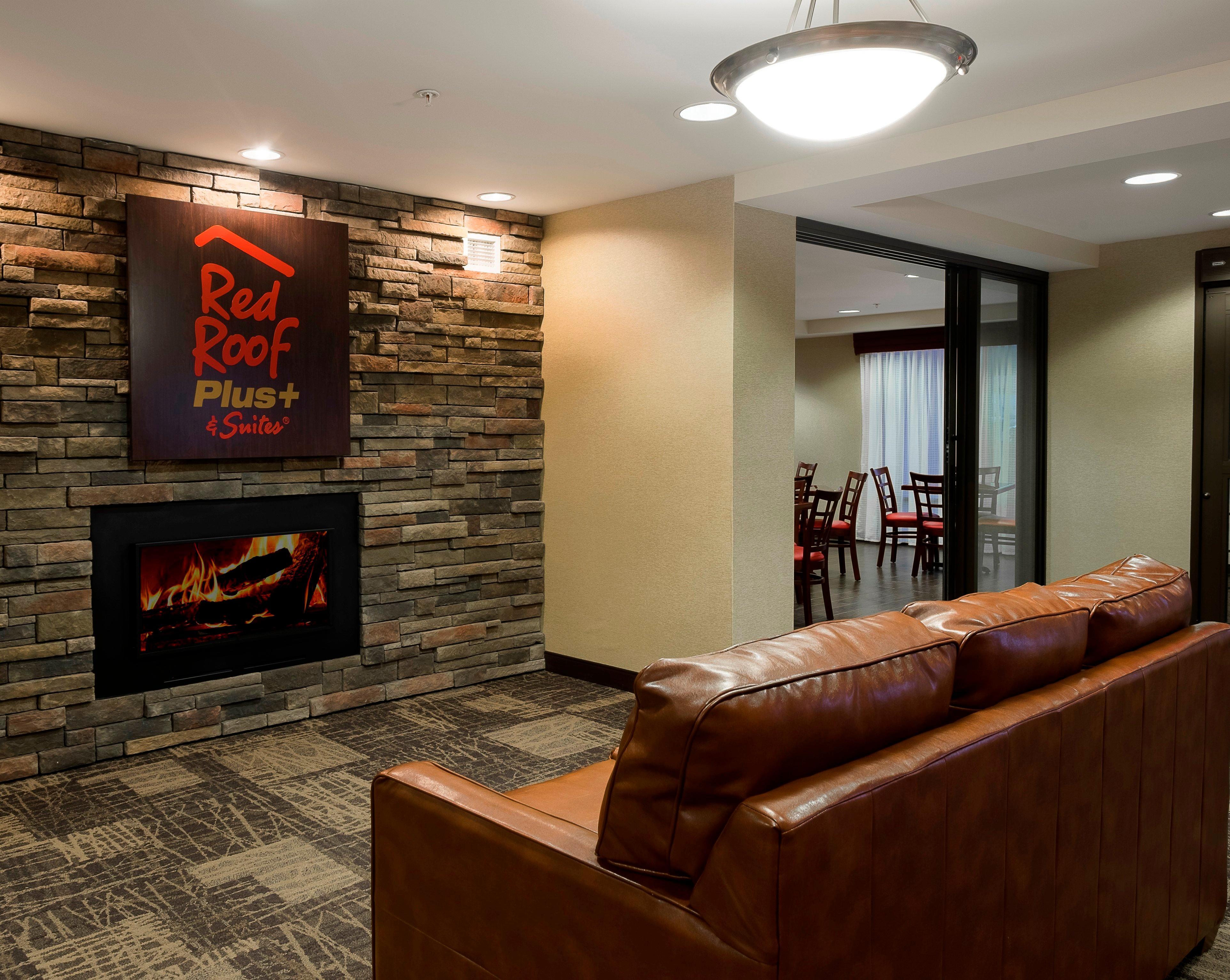 Red Roof Inn Plus+ & Suites Malone Extérieur photo