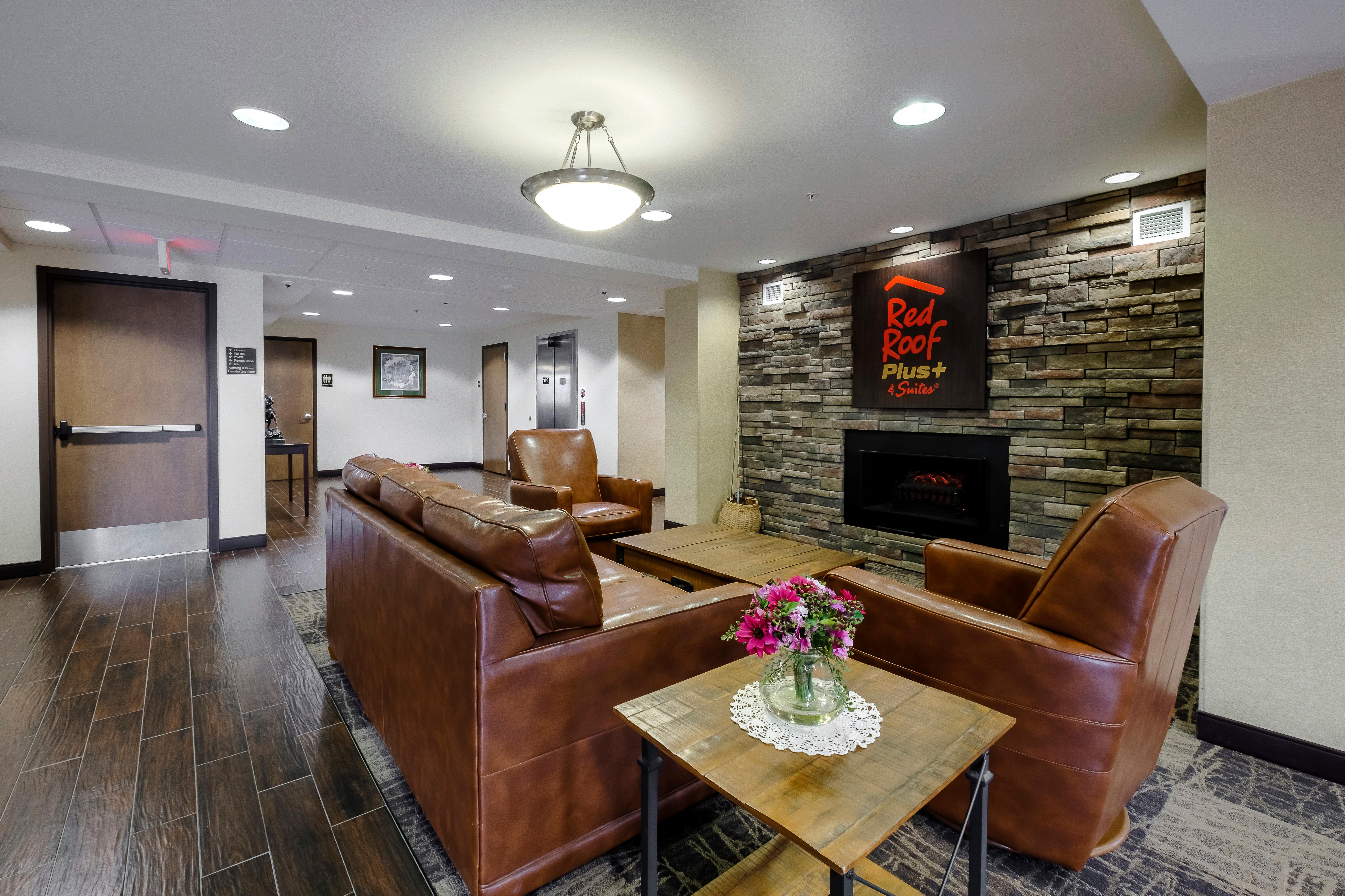 Red Roof Inn Plus+ & Suites Malone Extérieur photo