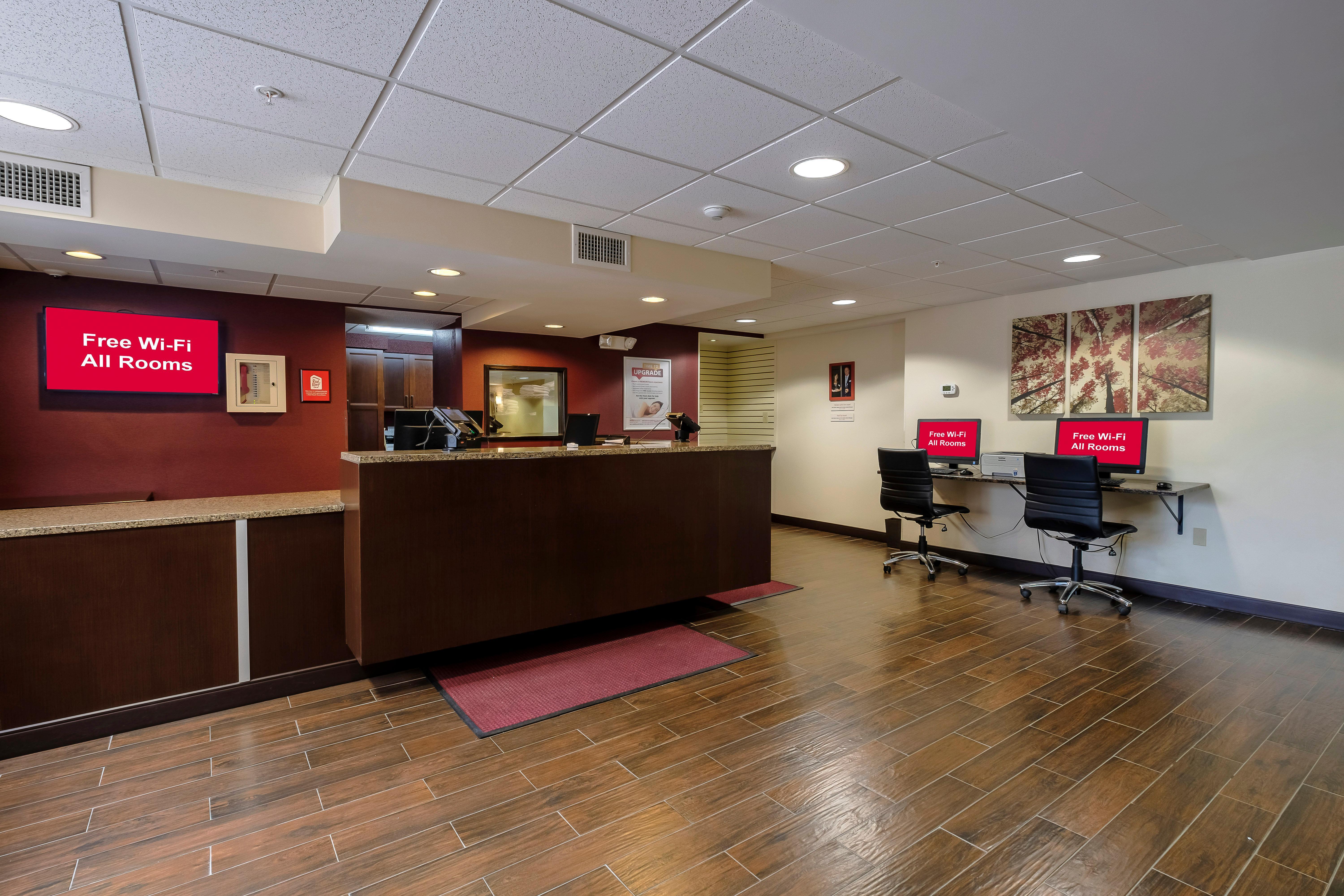 Red Roof Inn Plus+ & Suites Malone Extérieur photo