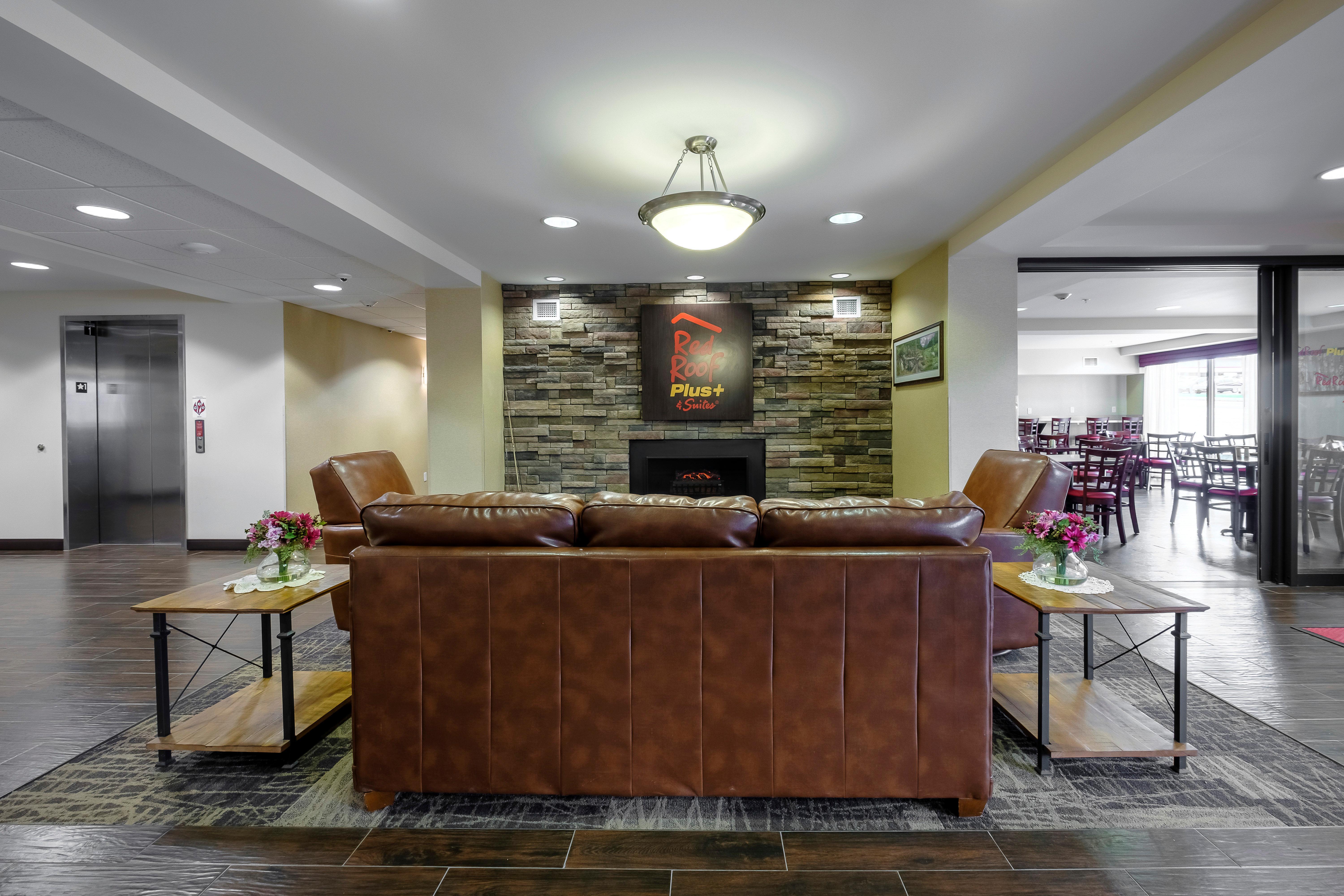 Red Roof Inn Plus+ & Suites Malone Extérieur photo