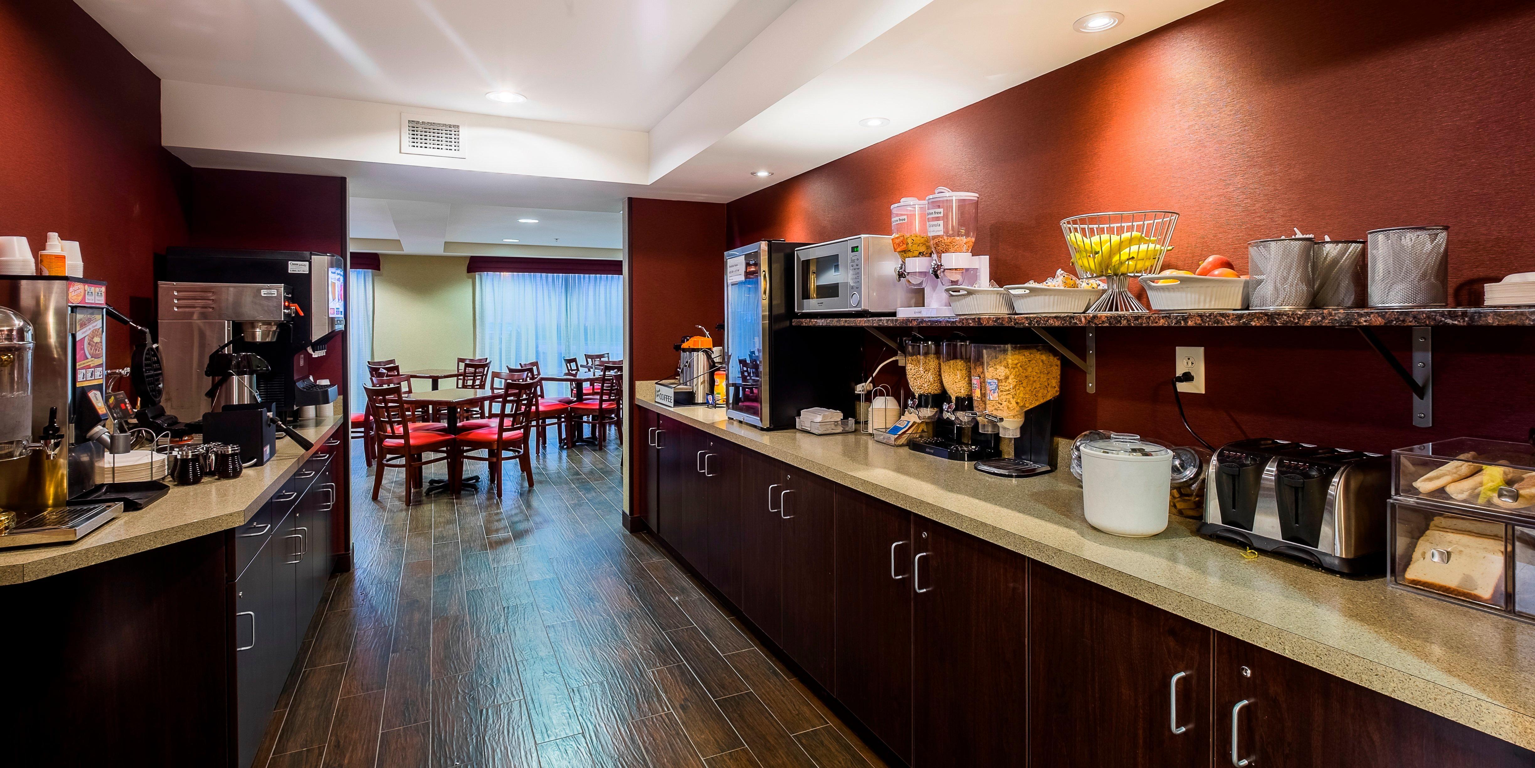 Red Roof Inn Plus+ & Suites Malone Extérieur photo