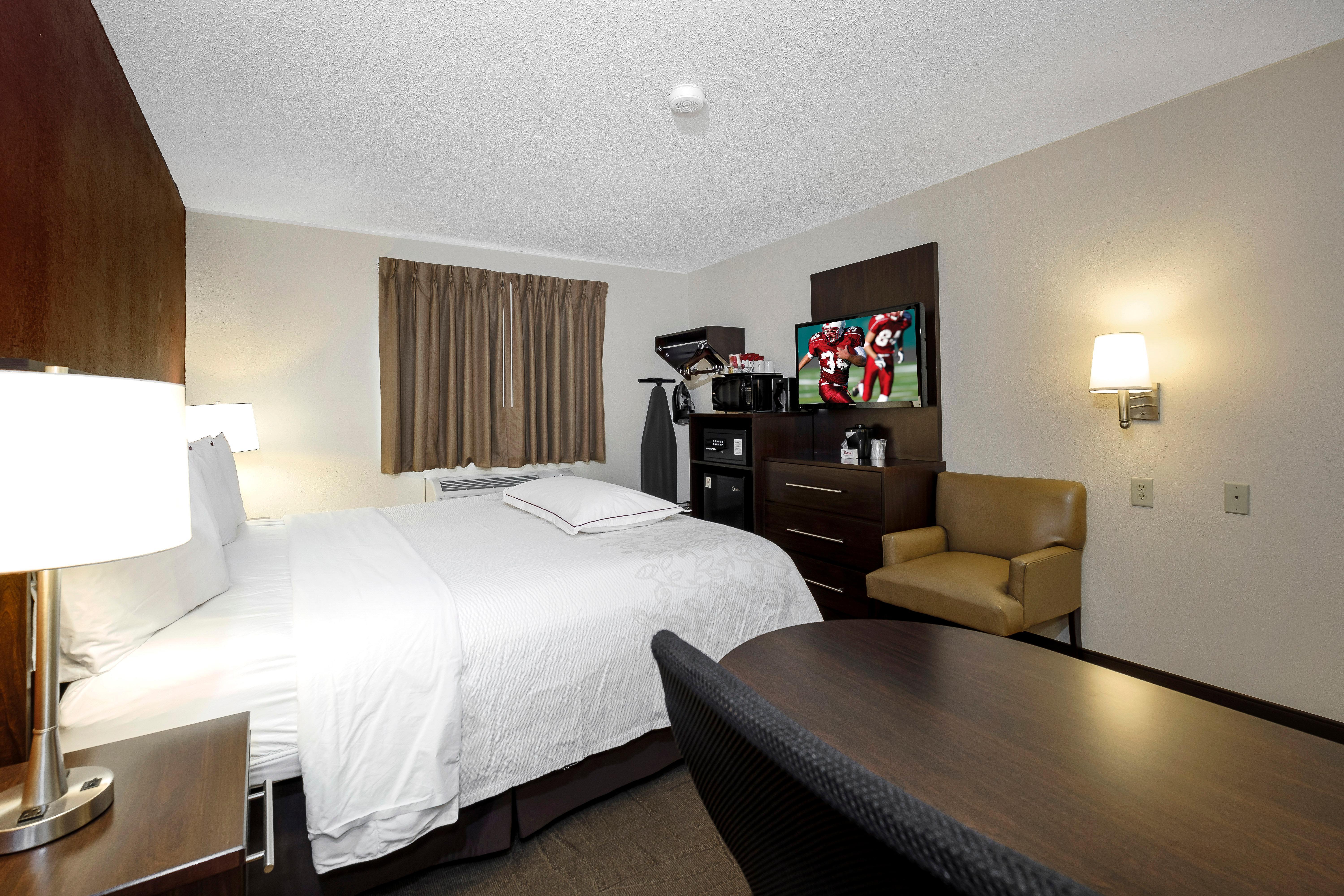 Red Roof Inn Plus+ & Suites Malone Extérieur photo